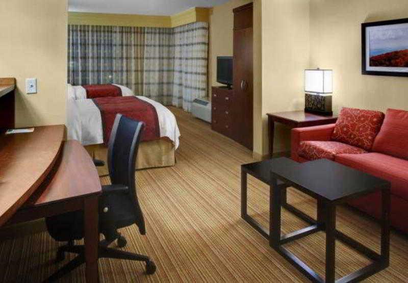 Courtyard By Marriott Boone Hotel Exterior photo