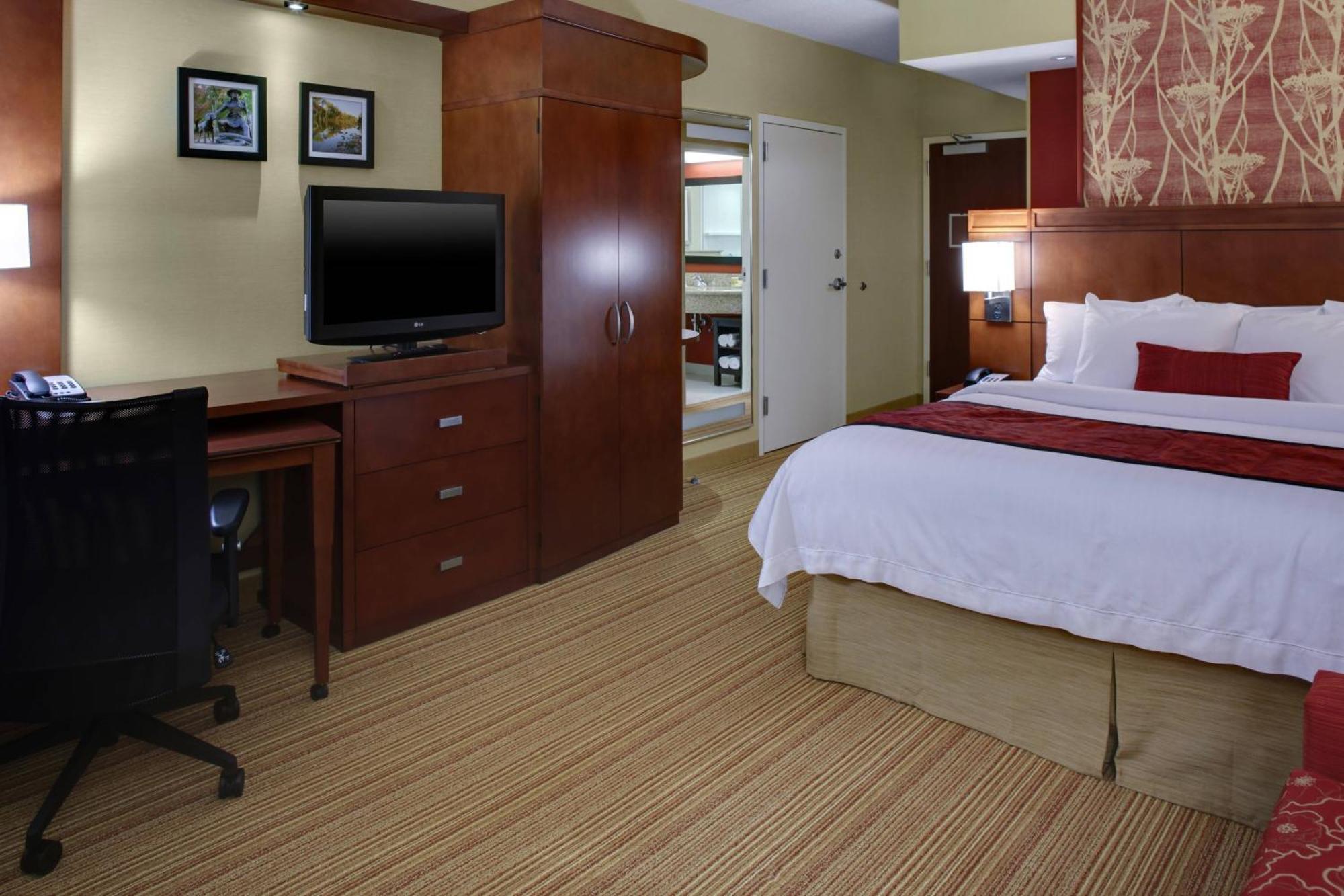 Courtyard By Marriott Boone Hotel Exterior photo