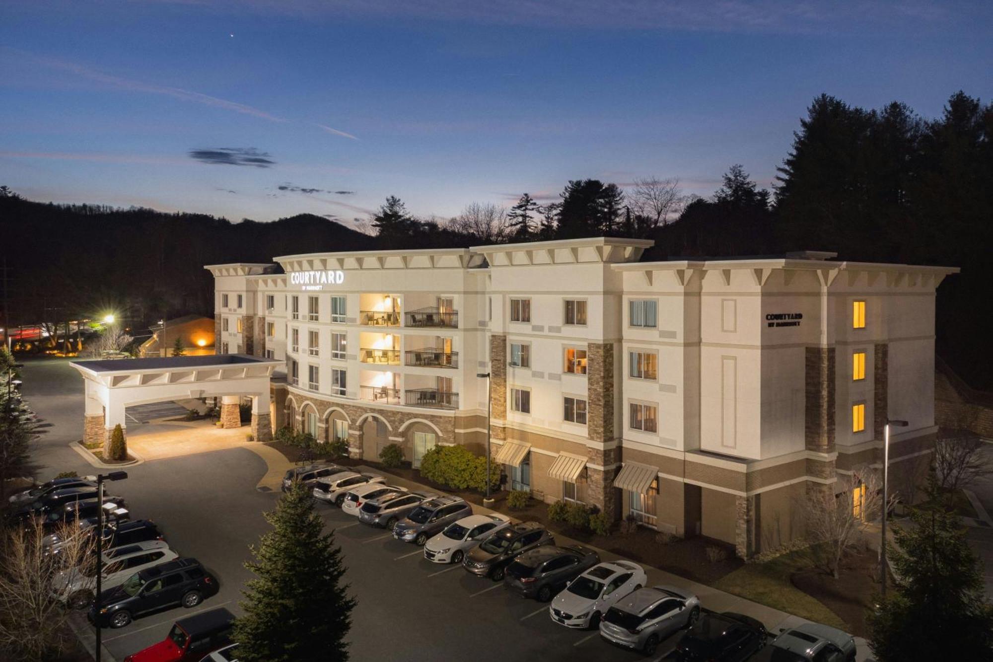 Courtyard By Marriott Boone Hotel Exterior photo