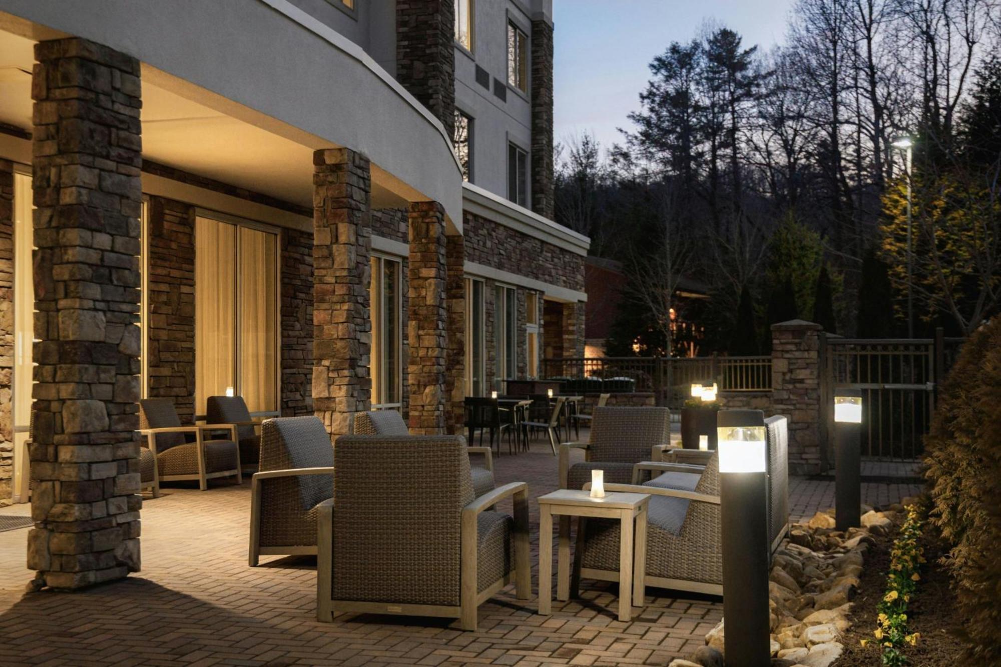 Courtyard By Marriott Boone Hotel Exterior photo
